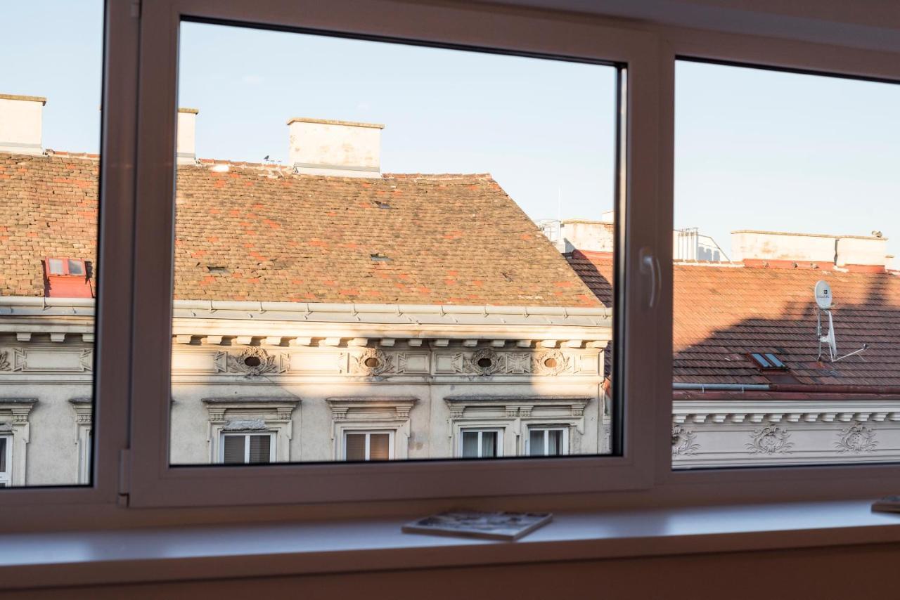 Red Monkey Vienna Apartment Exterior foto